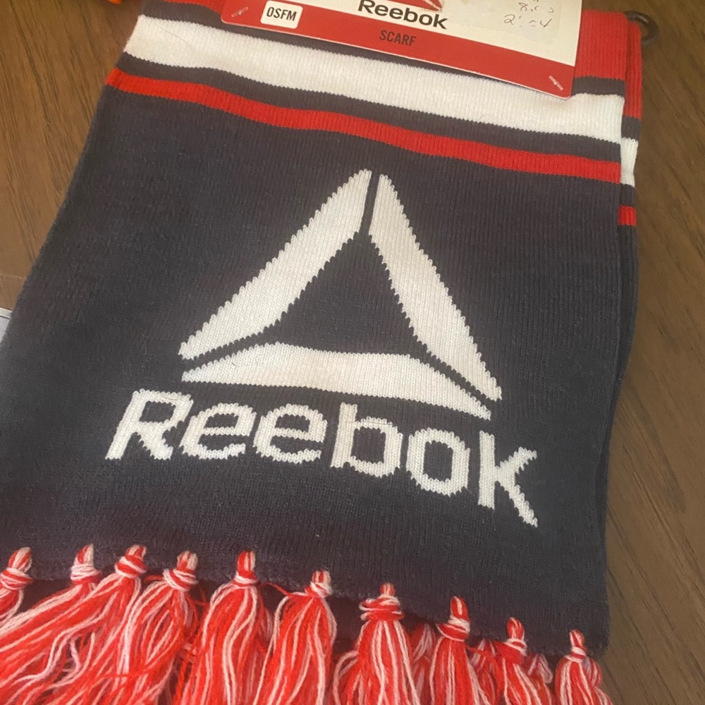 New Reebok scarf - Picture 2 of 2